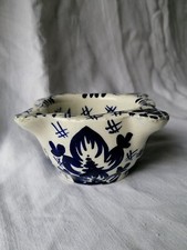 Mortier en céramique vernissée à décor de fleurs bleues sur fond blanc - 7x16 cm