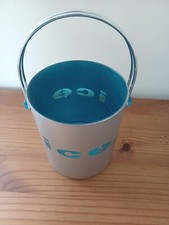 Seau à Glaçons Ou Bouteille En Plastique Gis Est Bleu Transparent 