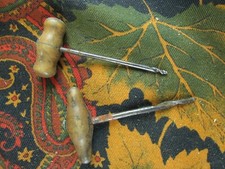 2 anciennes petites vrilles miniature outils bois tourné acier epoque fin XIXe 