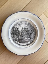 Assiette Parlante en faience de Choisy Mousquetaire n2 Présentation à Louis XIII