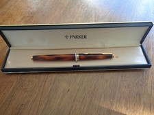 STYLO PLUME PARKER 35 EN LAQUE DE CHINE , PLUME OR 750