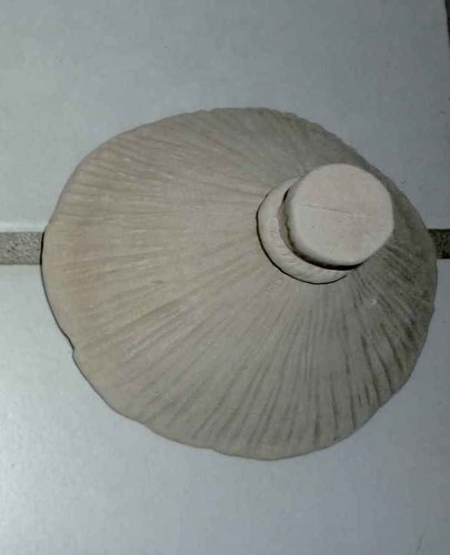 Chapeau céramique moulé - en,