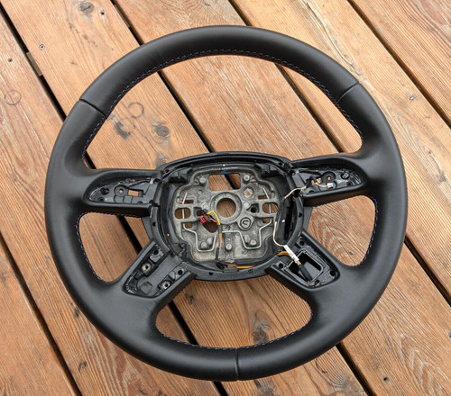 Volant cuir neuf - cuir,