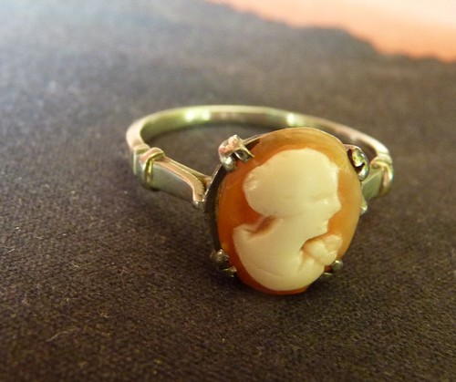 Bague camée ovale fond rosé