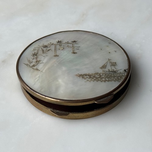 Poudrier indochinois nacre - en,