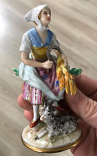 Joli personnage porcelaine Allemande ? marque S couronné