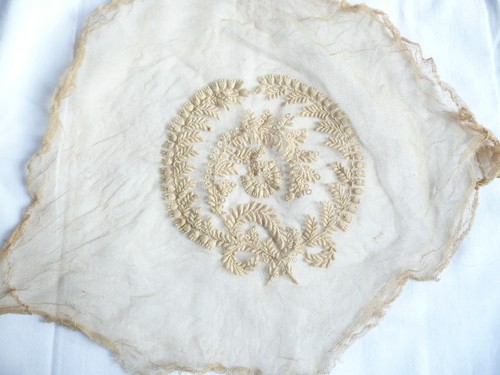 Broderie sur tulle pour coiffe - broderie,