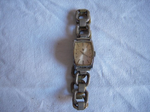 Montre mecanique ancienne - montre,