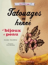 Tatouages au henné et bijoux