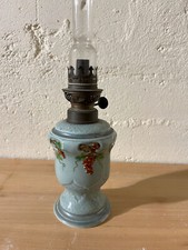 lampe à pétrole, réservoir en porcelaine, décor raisins