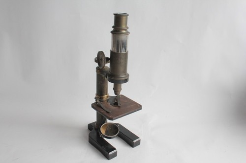 Ancien microscope W. Tarun