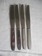 4 COUTEAUX DE TABLE ARMEE FRANCAISE
