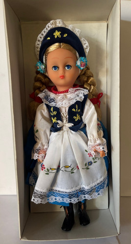 Grande poupee folklorique - grande,