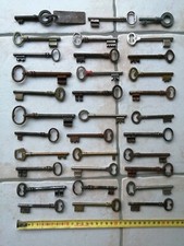 AR2 - lot 33 clés anciennes Porte Portail déco sculpture