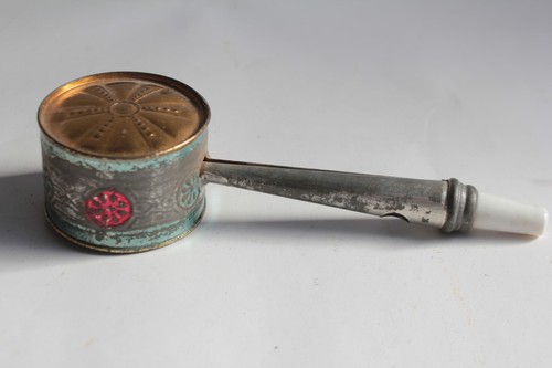 Ancien hochet sifflet - sifflet, tôle