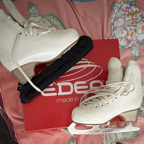 Edea white - white, figure