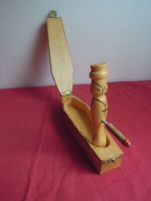 CURIOSA Sculpture Cercueil Phallus érotique