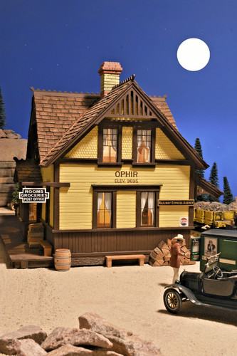 Scale train locomotive depot - g,