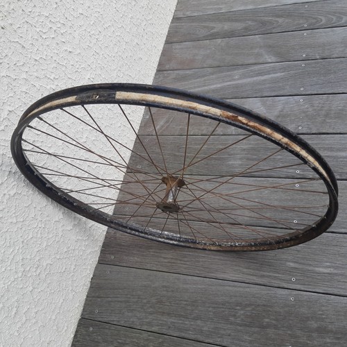 Ancienne roue chapeau - , de