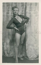 SEXY PIN-UP 1950s PHOTO ORIGINAL CARD #85   9x14cm LEGGY BUSTY