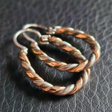 Paire boucles torsadées