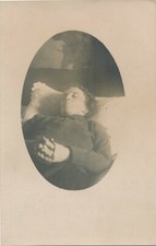 Carte-photo femme post-mortem lit de mort dead rosaire décès mortuaire woman 