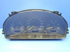 MERCEDES ML W163 270 CDI COMPTEUR KILOMÉTRIQUE A 1635403011 - 126000KM