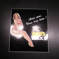 S569 AUTOCOLLANT VINTAGE PIN UP BAR'S LEAKS 13,5 X 16 CMS