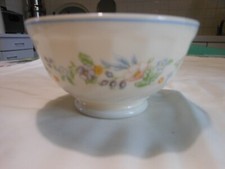 Bol en arcopal motif floral