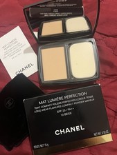 Chanel Mat Lumière Perfection Teint compact poudré et lumineux ⎸  10 Beige Neuve