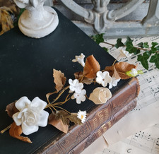 ANCIENNE FLEURS EN BISCUIT