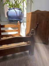 jouet ancien armoire et lit de poupée en bois ( Sommier Rajouter )