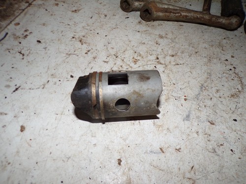Piston endommagé mais - endommagé,