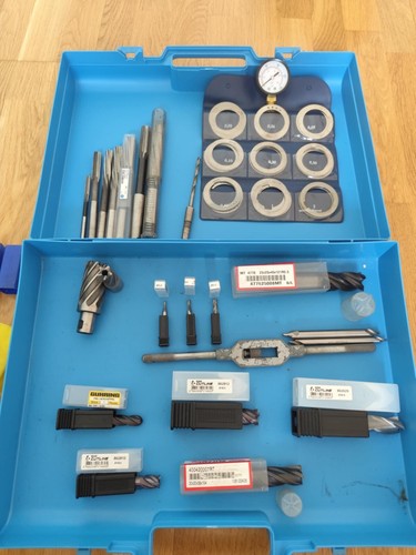 Lot outils pour usinage - , /