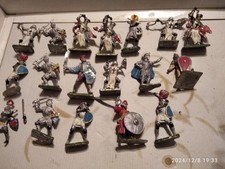 LOT SOLDATS MÉDIÉVAUX 1/32 -