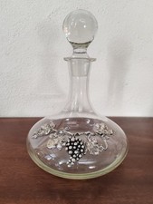 *BELLE CARAFE A DECANTER EN VERRE DECORE D UNE GRAPPE DE RAISIN EN ETAIN