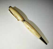 Stylo en bois d'if plaqué or