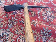 Outil de vigneron - Grosse pioche et son manche rustique 4kg500 - Fer de 58cm