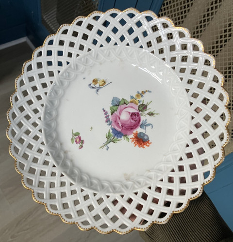 Belle assiette porcelaine - belle,