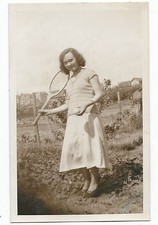 BM867 Carte Photo vintage card RPPC Femme jeune fille avec raquette de tennis