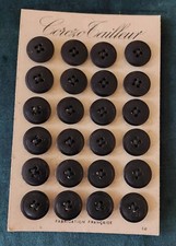 Boutons anciens sur carton