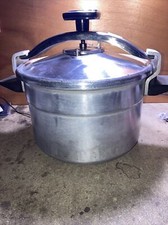 (D8) ANCIENNE COCOTTE MINUTE