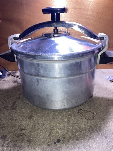 Ancienne cocotte minute - (d8),