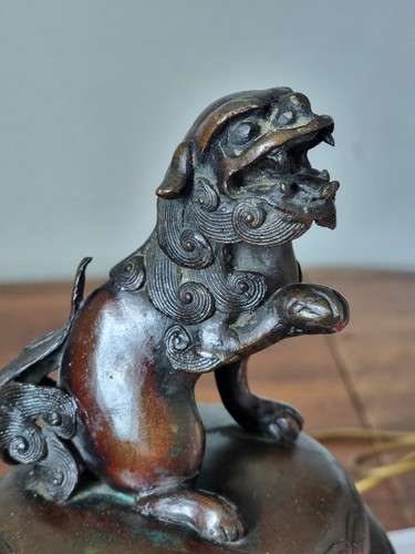 Pot chien lion fô en - de,