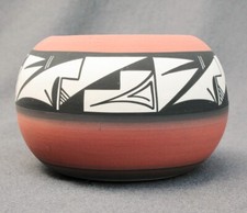 VASE AMERINDIEN WING UTE Décoré  Main Art Indien Amérique USA Artisanat Pueblo