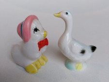 VINTAGE lot de 2 figurines oies en céramique et porcelaine nœud papillon bonnet