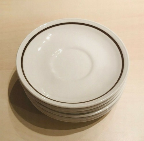 Petites assiettes sous - petites,