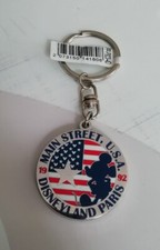 Porte clé disney Mickey main