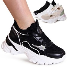 Femmes à Plateforme