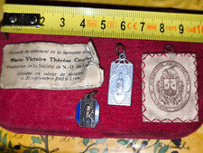 Lot de 4 objets votifs relique